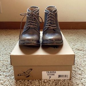 Free bird shoes. Color: Stone Size: 7